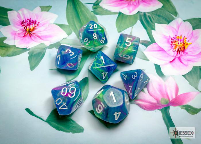 CHX27546 - Festive Waterlily/white Polyhedral 7-Dice Set