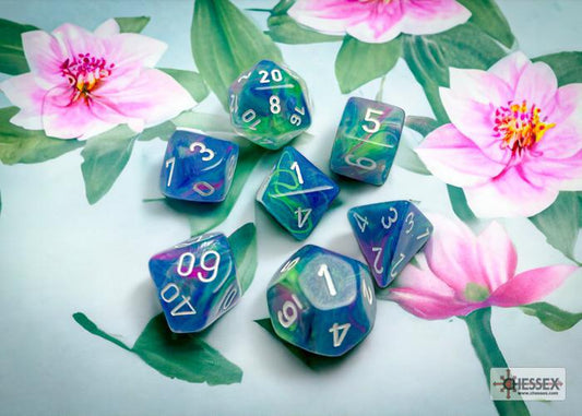 CHX27546 - Festive Waterlily/white Polyhedral 7-Dice Set